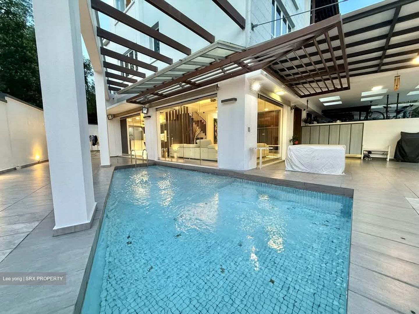 Straits Gardens (D27), Terrace #572291811